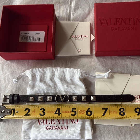 Valentino garavani vlogo signature calfskin Black Leather Bracelet o/s new - Picture 6 of 7